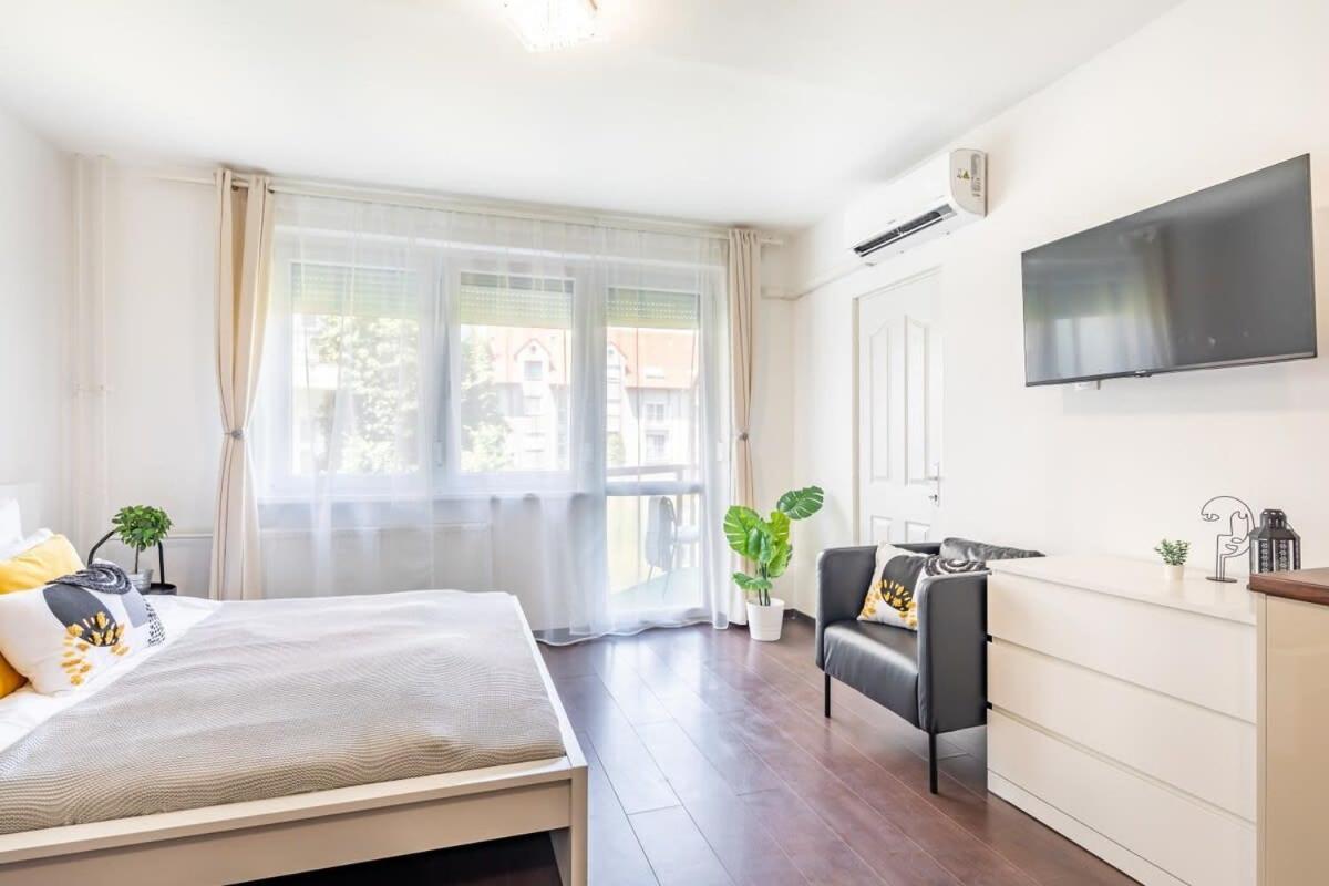 Apartmán Sunny Balcony - Cute And Cozy Budapešť Exteriér fotografie