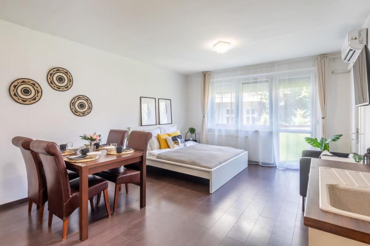 Apartmán Sunny Balcony - Cute And Cozy Budapešť Exteriér fotografie
