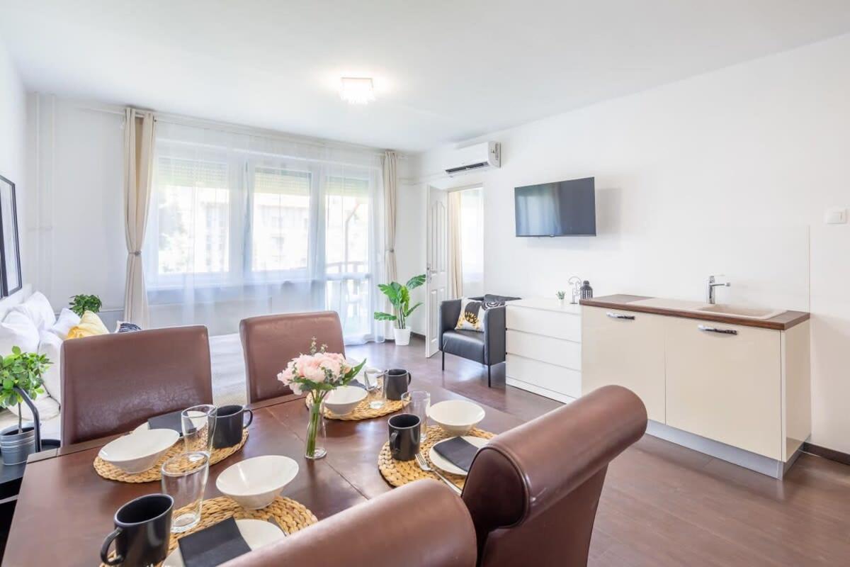 Apartmán Sunny Balcony - Cute And Cozy Budapešť Exteriér fotografie
