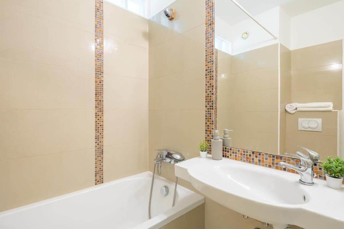 Apartmán Sunny Balcony - Cute And Cozy Budapešť Exteriér fotografie