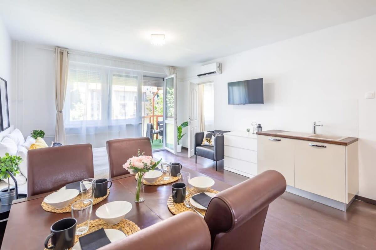 Apartmán Sunny Balcony - Cute And Cozy Budapešť Exteriér fotografie