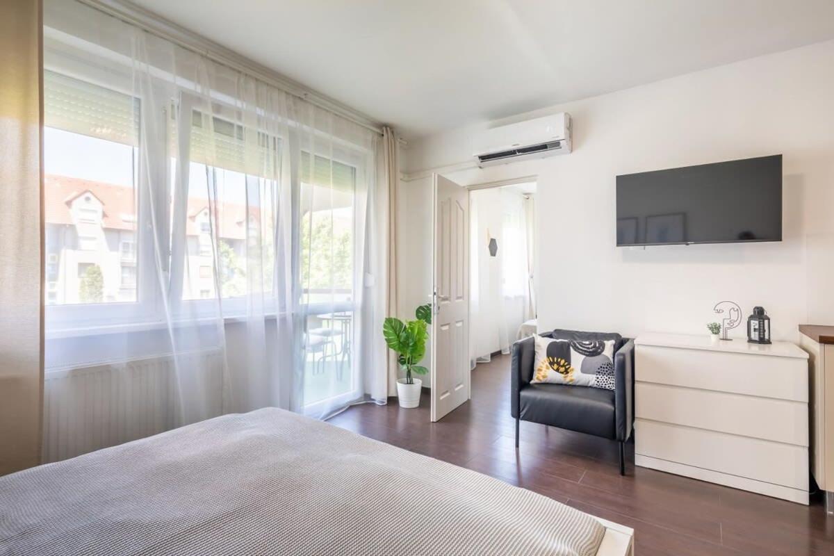 Apartmán Sunny Balcony - Cute And Cozy Budapešť Exteriér fotografie