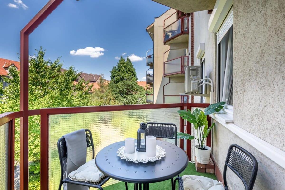 Apartmán Sunny Balcony - Cute And Cozy Budapešť Exteriér fotografie
